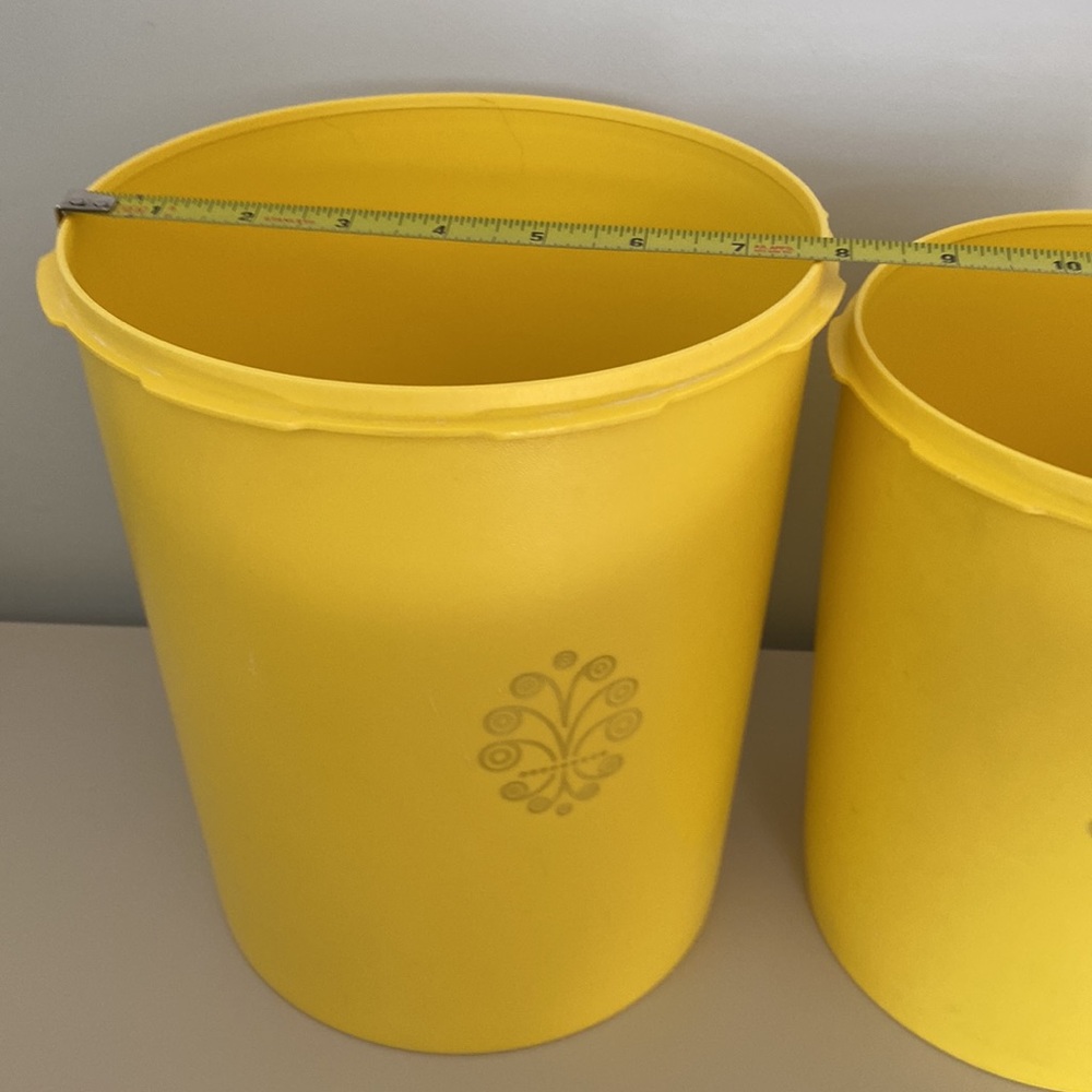 Vintage large yellow Tupperware containers set of 2 - Picture 8 of 11